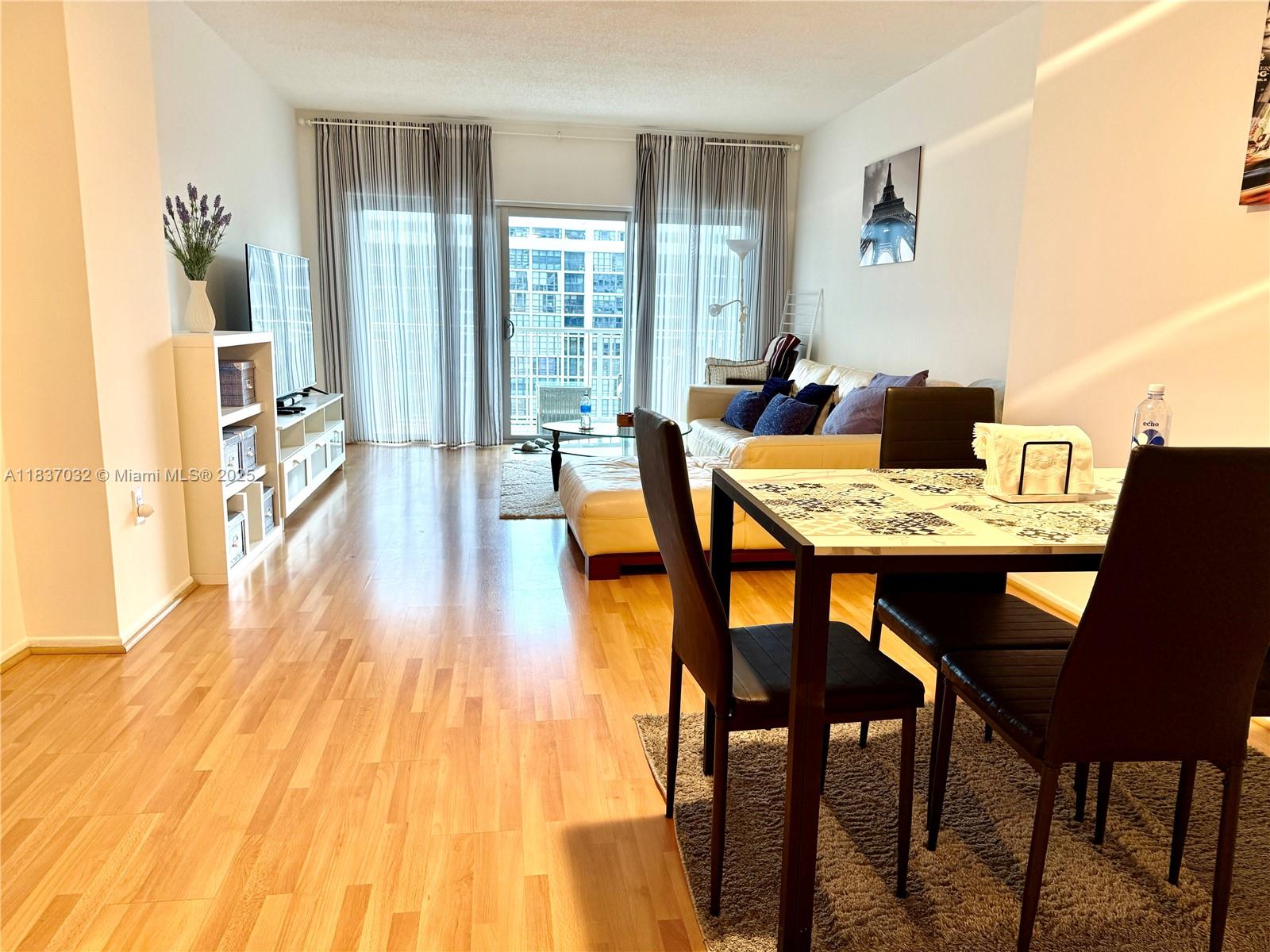 See details 10L 1 / 2 870 sq. ft. $ 2025-07-09 0 Photo