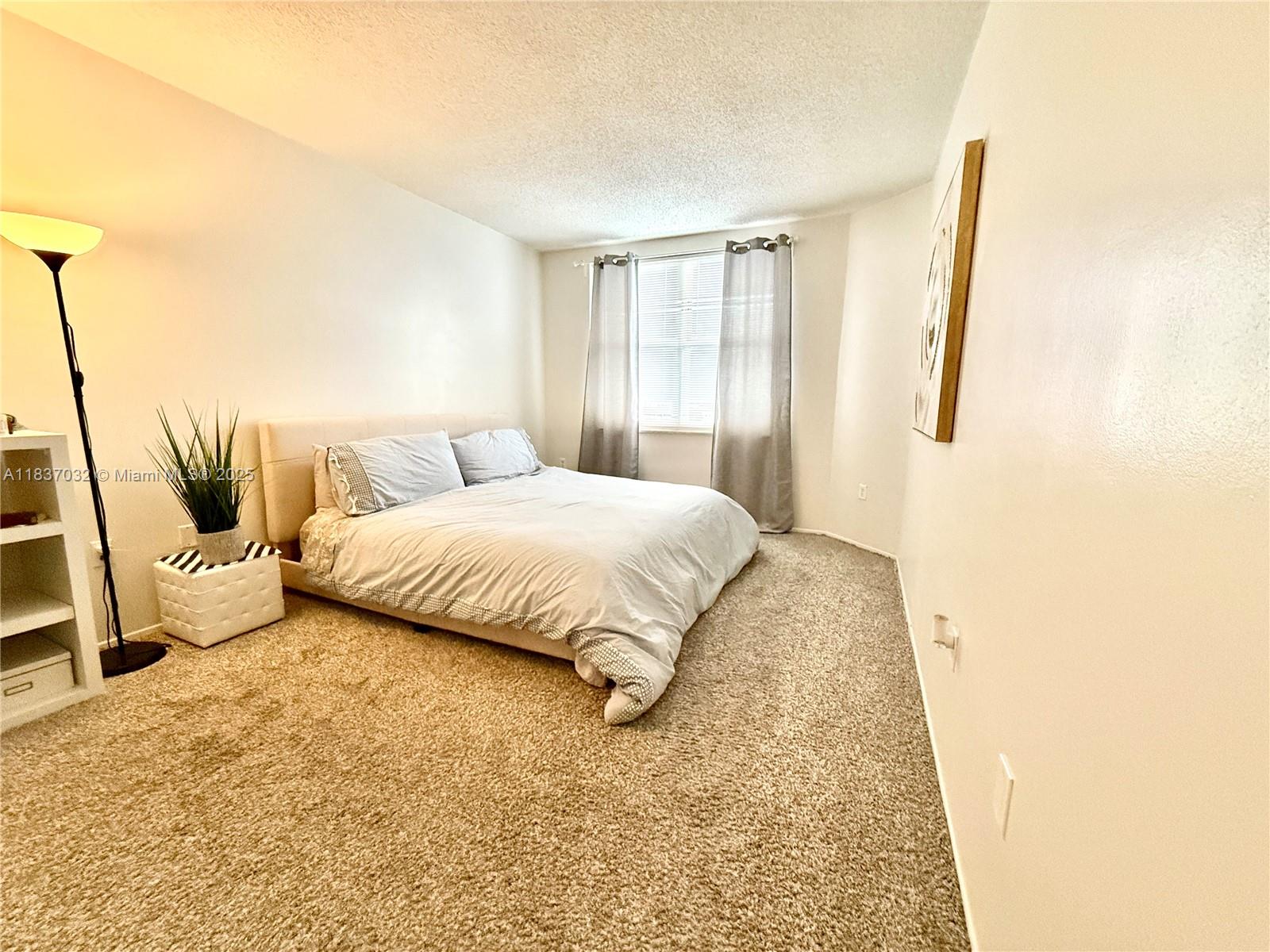 See details 10L 1 / 2 870 sq. ft. $ 2025-07-09 0 Photo