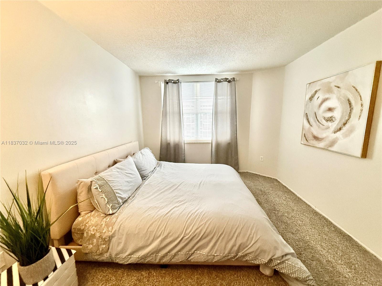 See details 10L 1 / 2 870 sq. ft. $ 2025-07-09 0 Photo