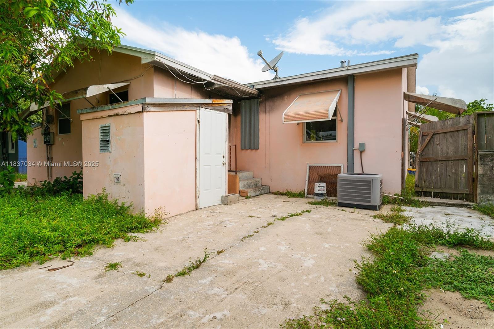 See details / 1644 sq. ft. $ 2025-07-09 0 Photo