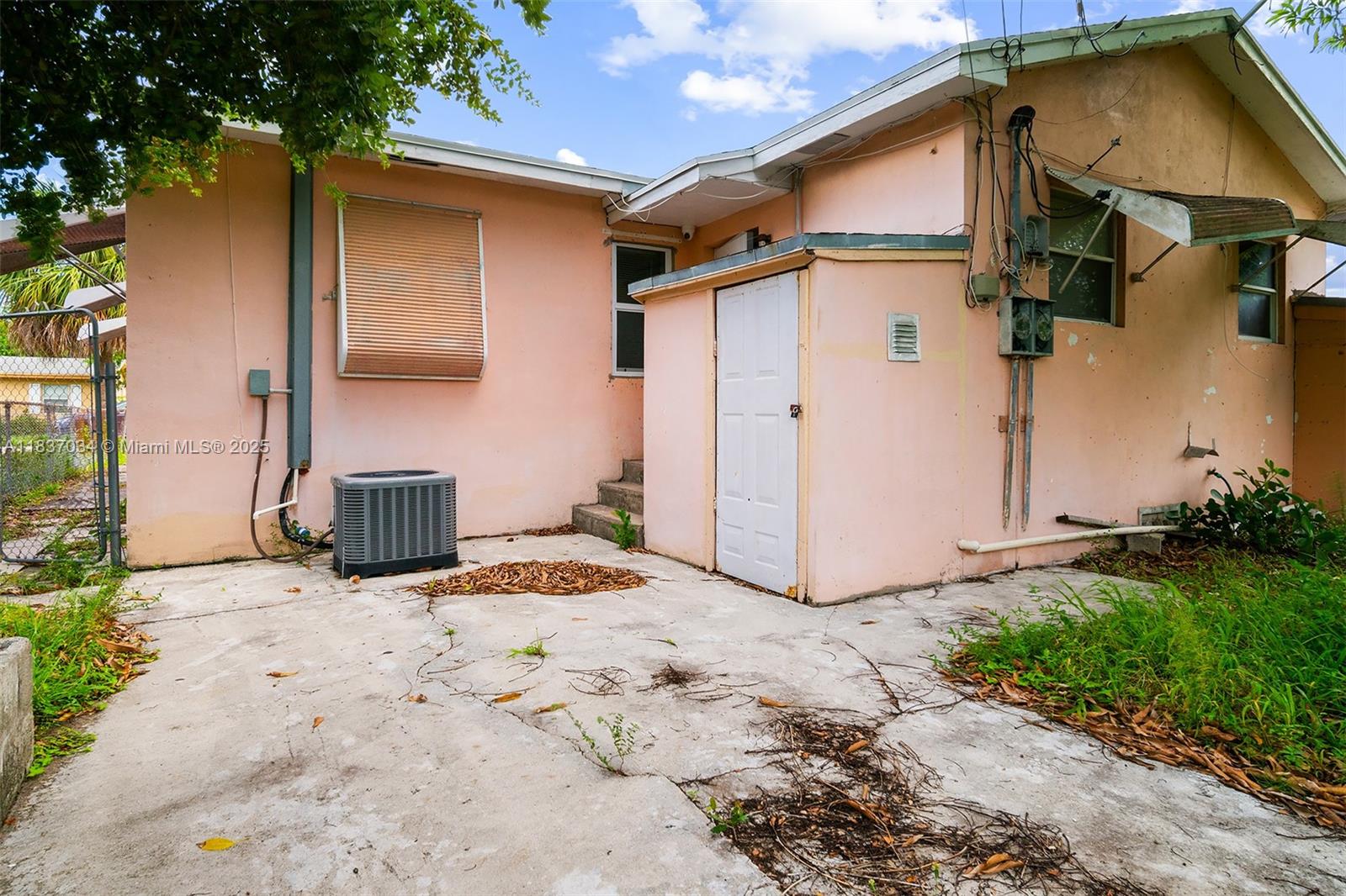 See details / 1644 sq. ft. $ 2025-07-09 0 Photo