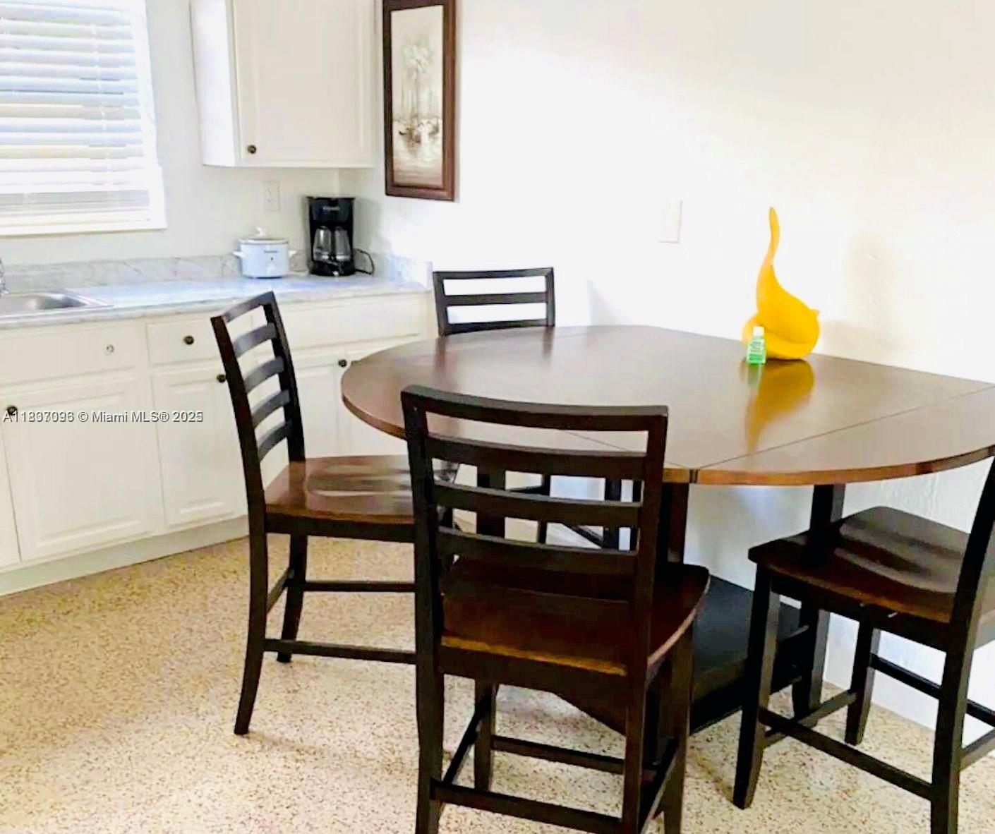See details / 1950 sq. ft. $ 2025-07-09 0 Photo