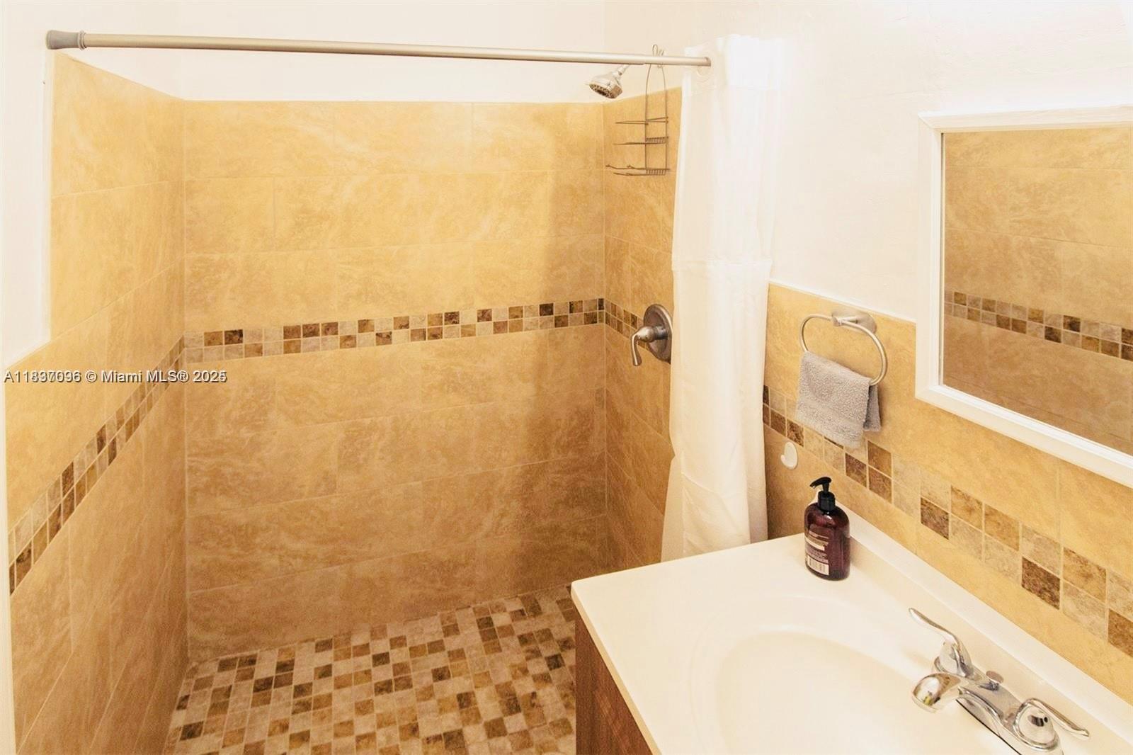 See details / 1950 sq. ft. $ 2025-07-09 0 Photo