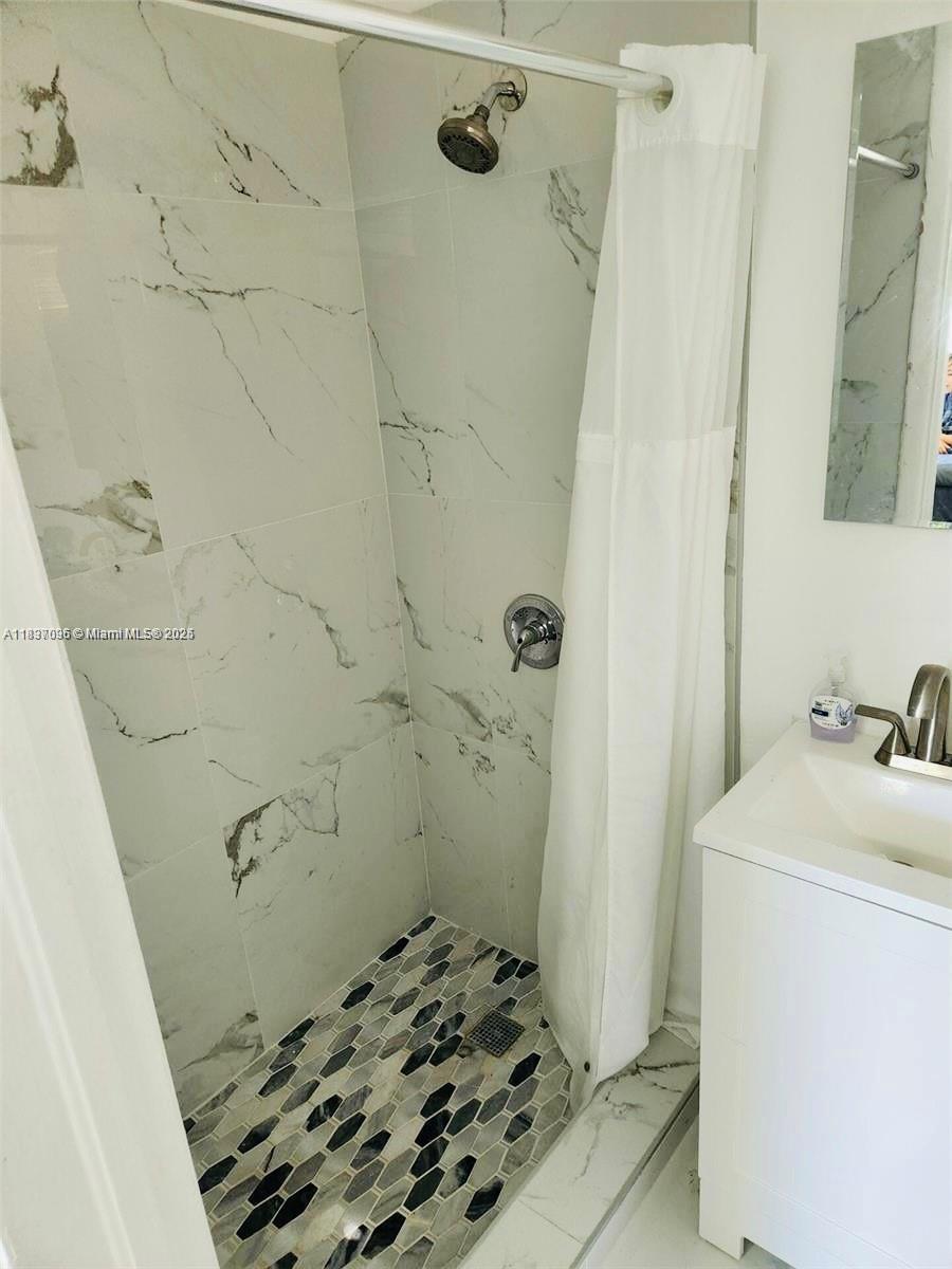 See details / 1950 sq. ft. $ 2025-07-09 0 Photo