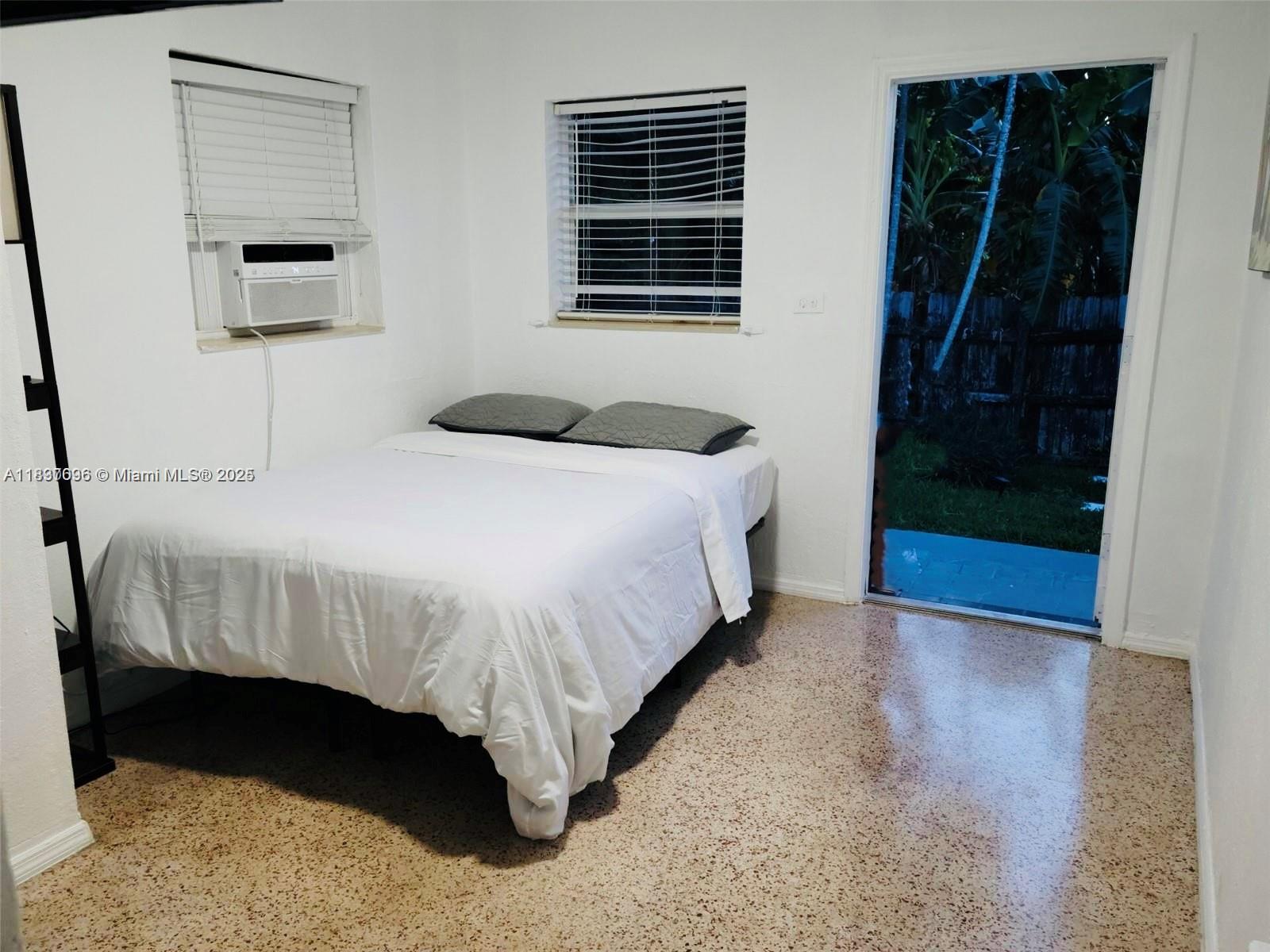 See details / 1950 sq. ft. $ 2025-07-09 0 Photo