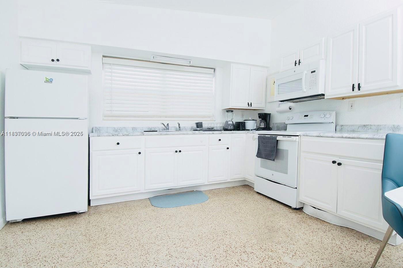 See details / 1950 sq. ft. $ 2025-07-09 0 Photo