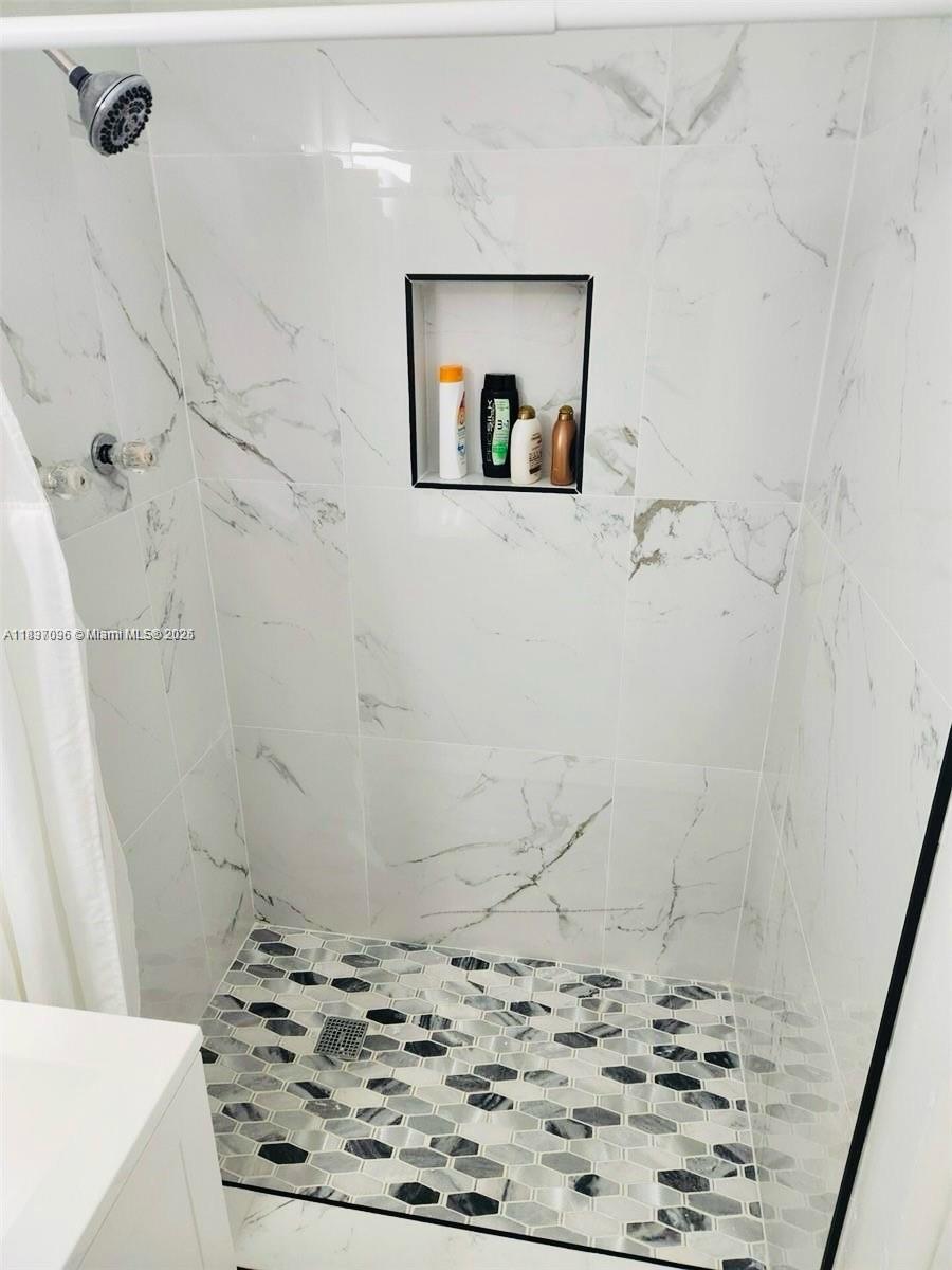 See details / 1950 sq. ft. $ 2025-07-09 0 Photo