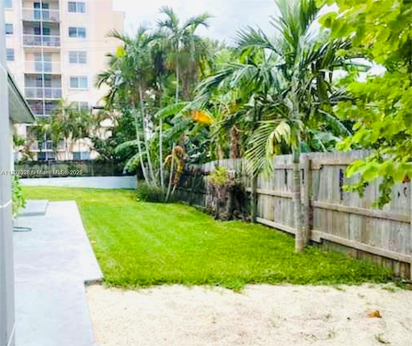 See details / 1950 sq. ft. $ 2025-07-09 0 Photo