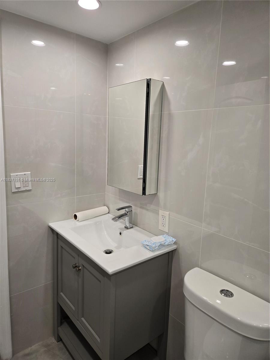 Photo of 3401 Country Club Dr  #EI-202, Aventura, Florida, 33180 - 