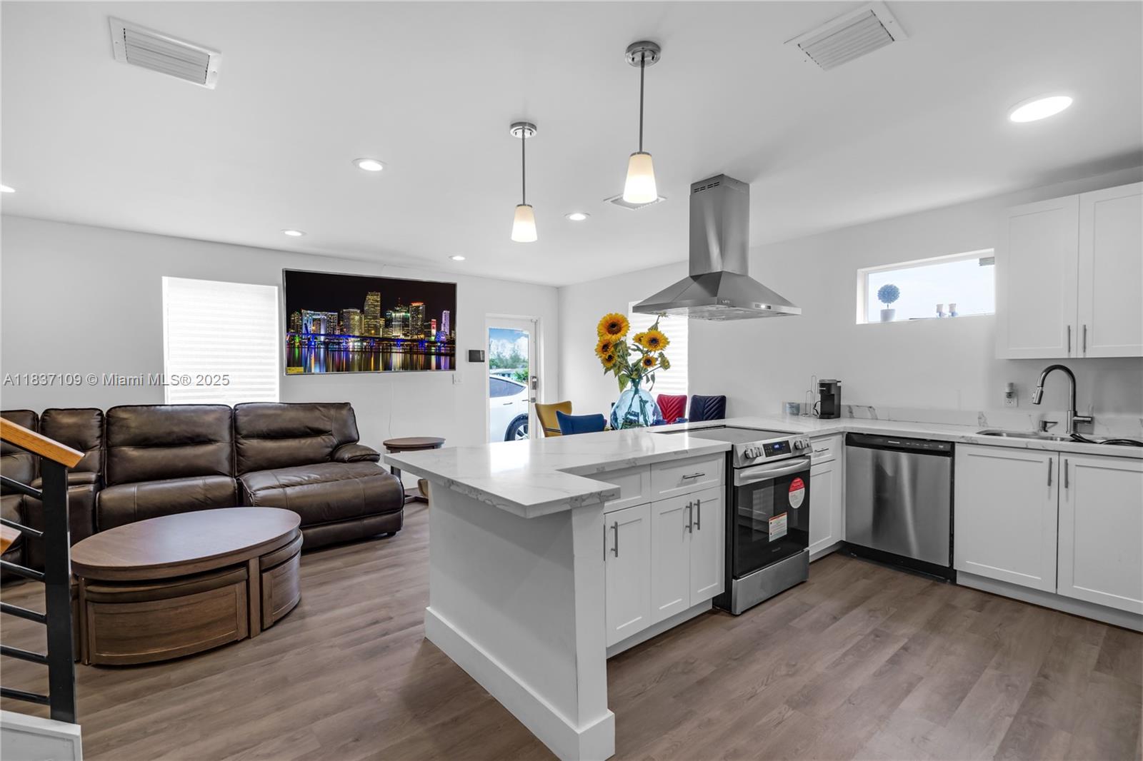 See details / 3360 sq. ft. $ 2025-07-09 0 Photo
