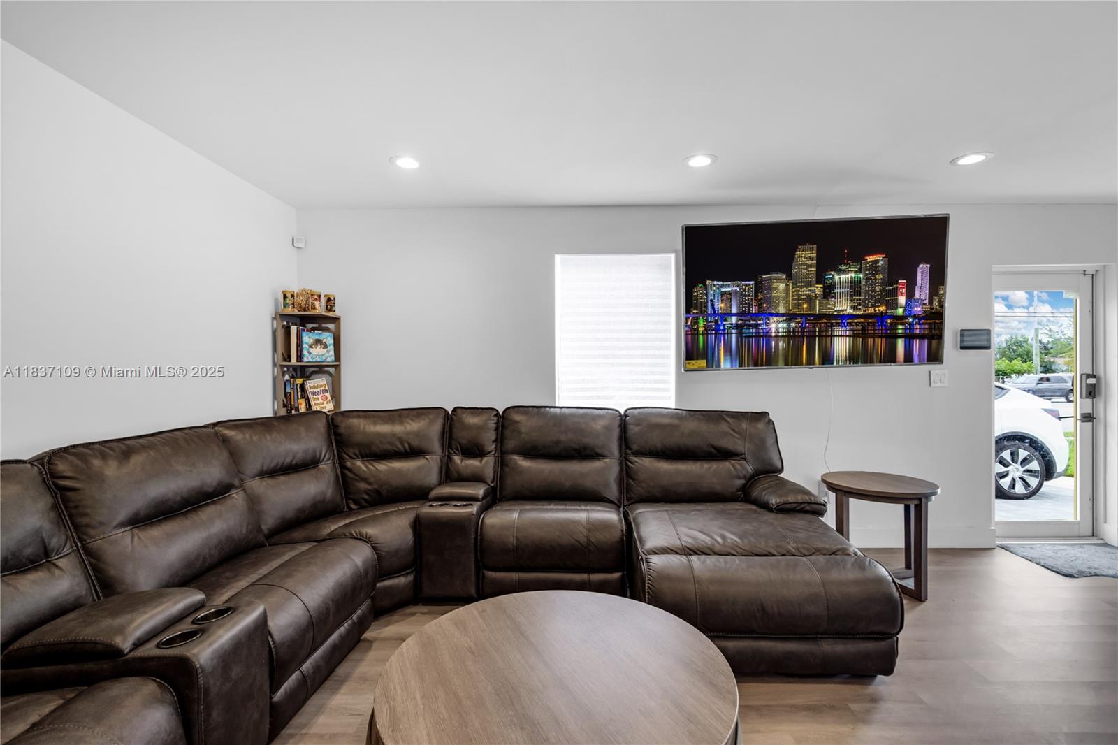 See details / 3360 sq. ft. $ 2025-07-09 0 Photo