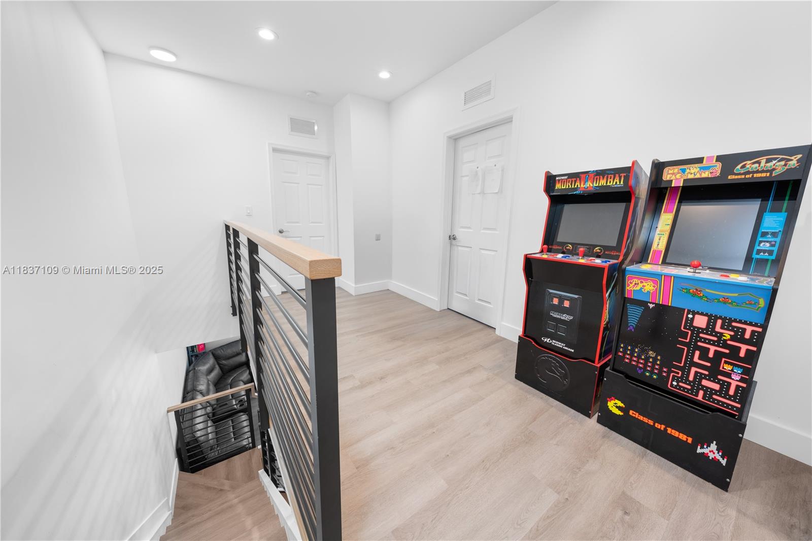 See details / 3360 sq. ft. $ 2025-07-09 0 Photo