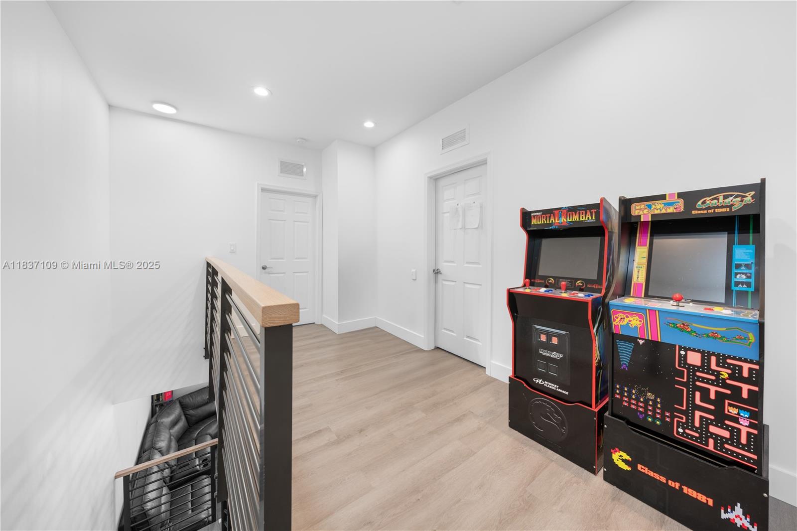 See details / 3360 sq. ft. $ 2025-07-09 0 Photo