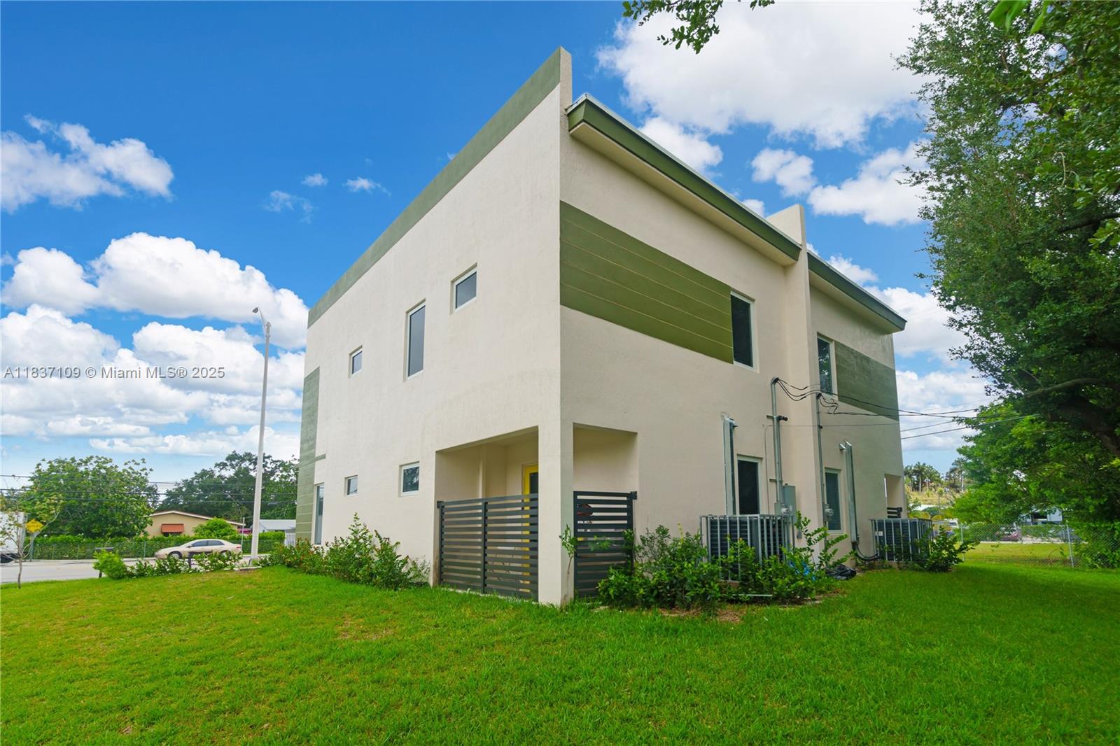 See details / 3360 sq. ft. $ 2025-07-09 0 Photo