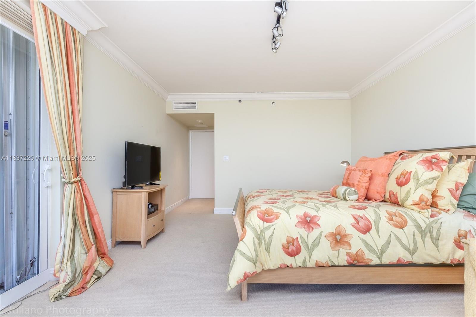 See details 2504 3 / 3 2690 sq. ft. $ 2025-07-09 0 Photo
