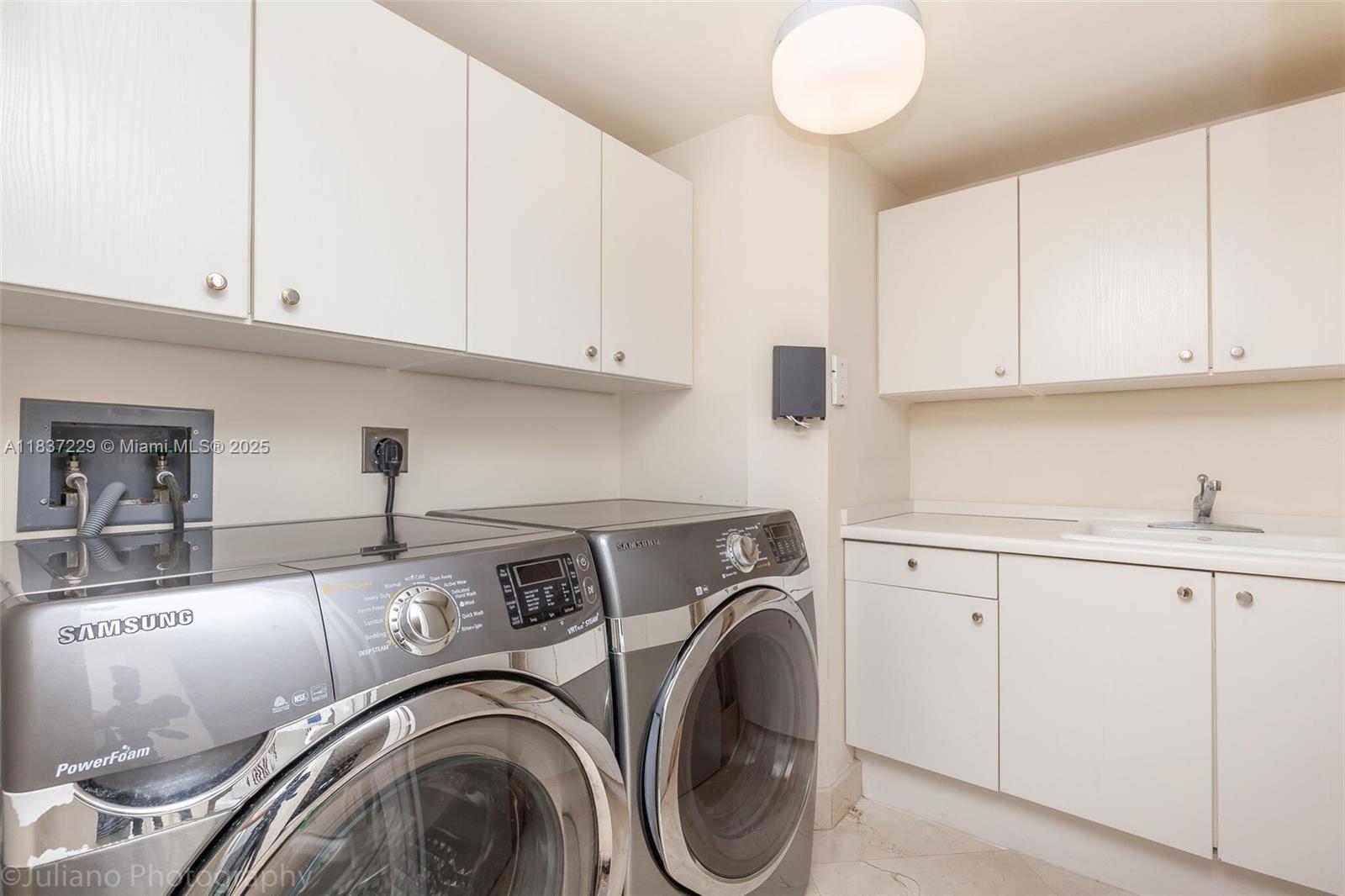 See details 2504 3 / 3 2690 sq. ft. $ 2025-07-09 0 Photo