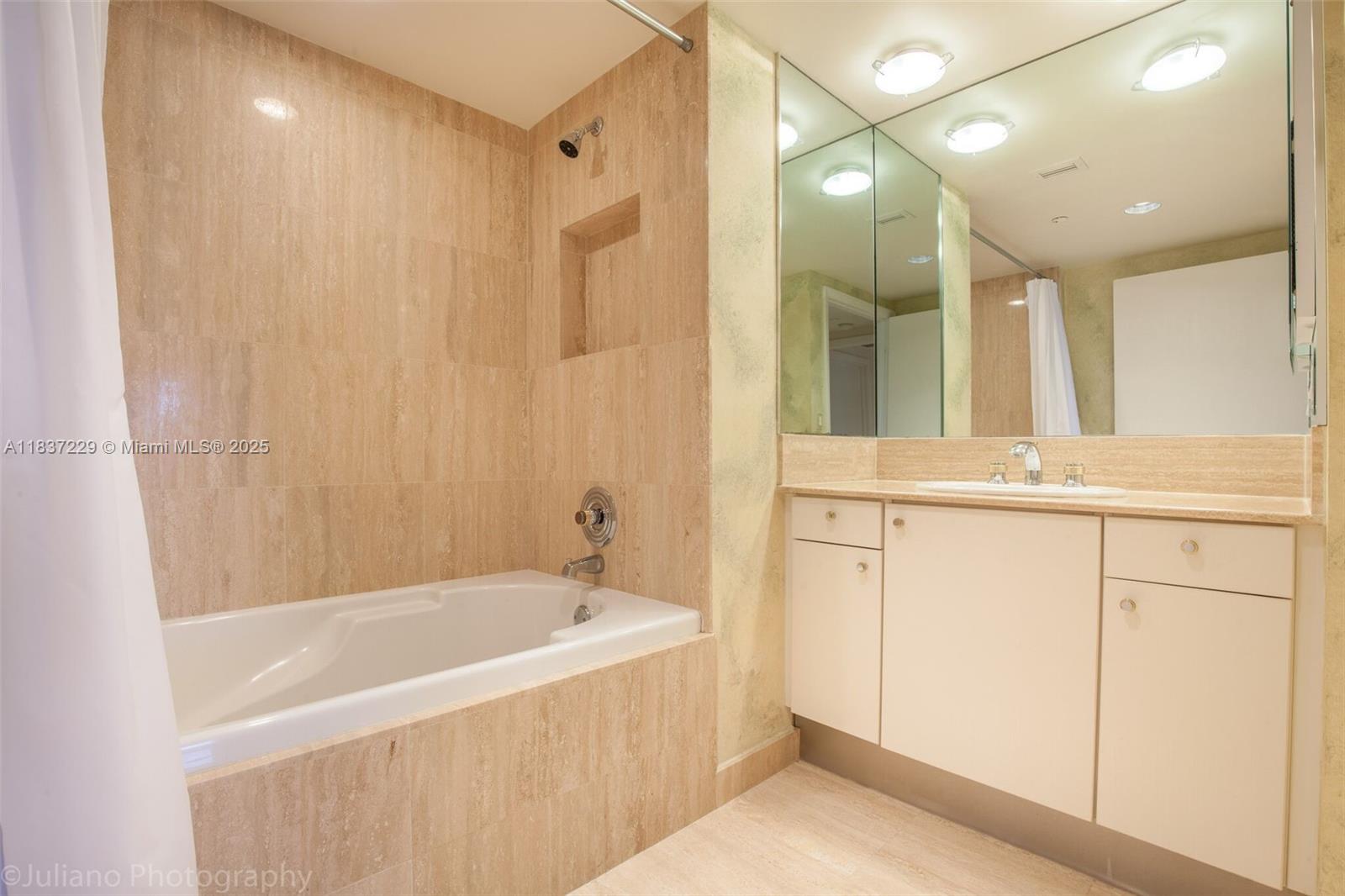 See details 2504 3 / 3 2690 sq. ft. $ 2025-07-09 0 Photo