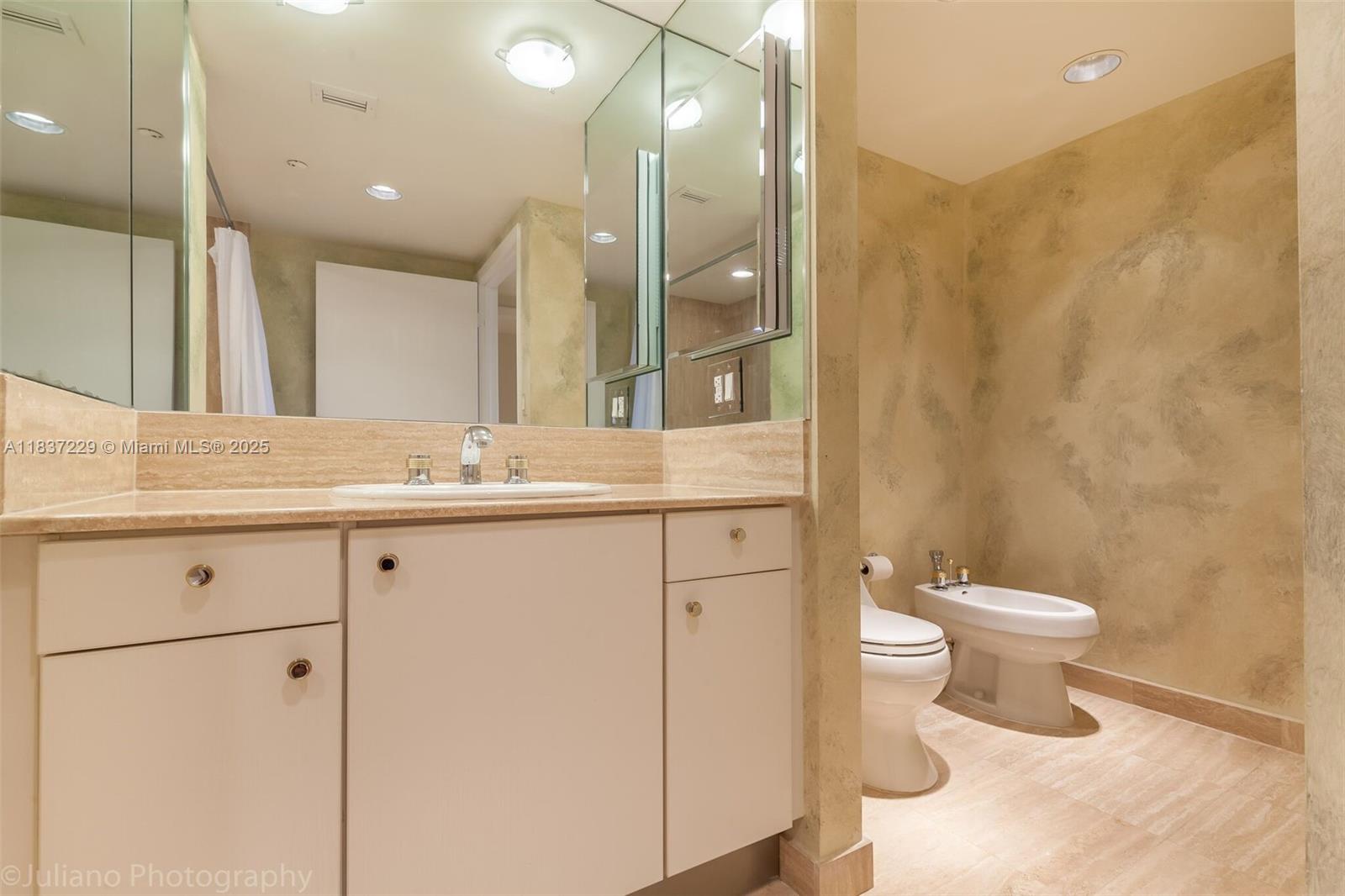 See details 2504 3 / 3 2690 sq. ft. $ 2025-07-09 0 Photo