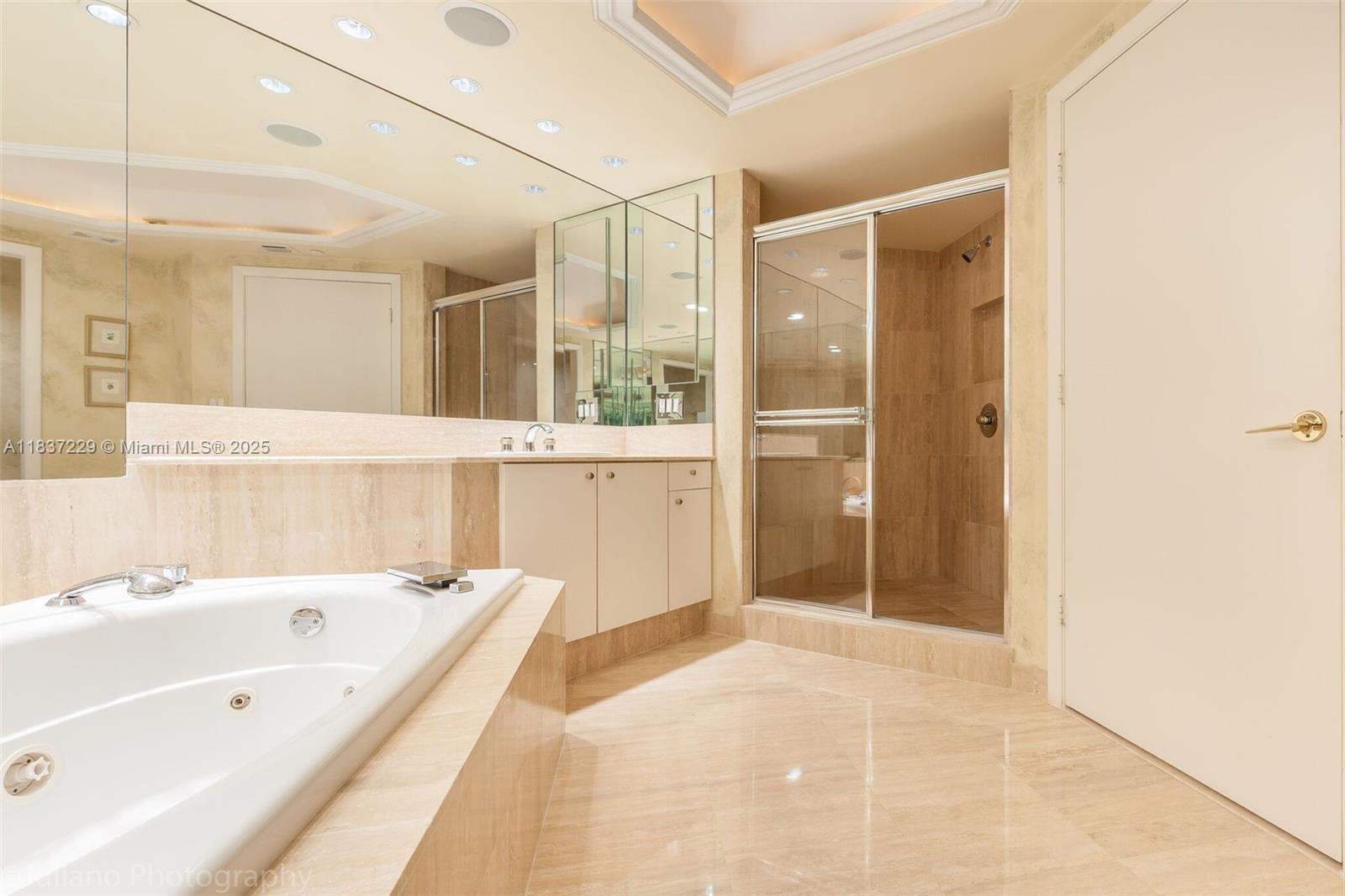 See details 2504 3 / 3 2690 sq. ft. $ 2025-07-09 0 Photo