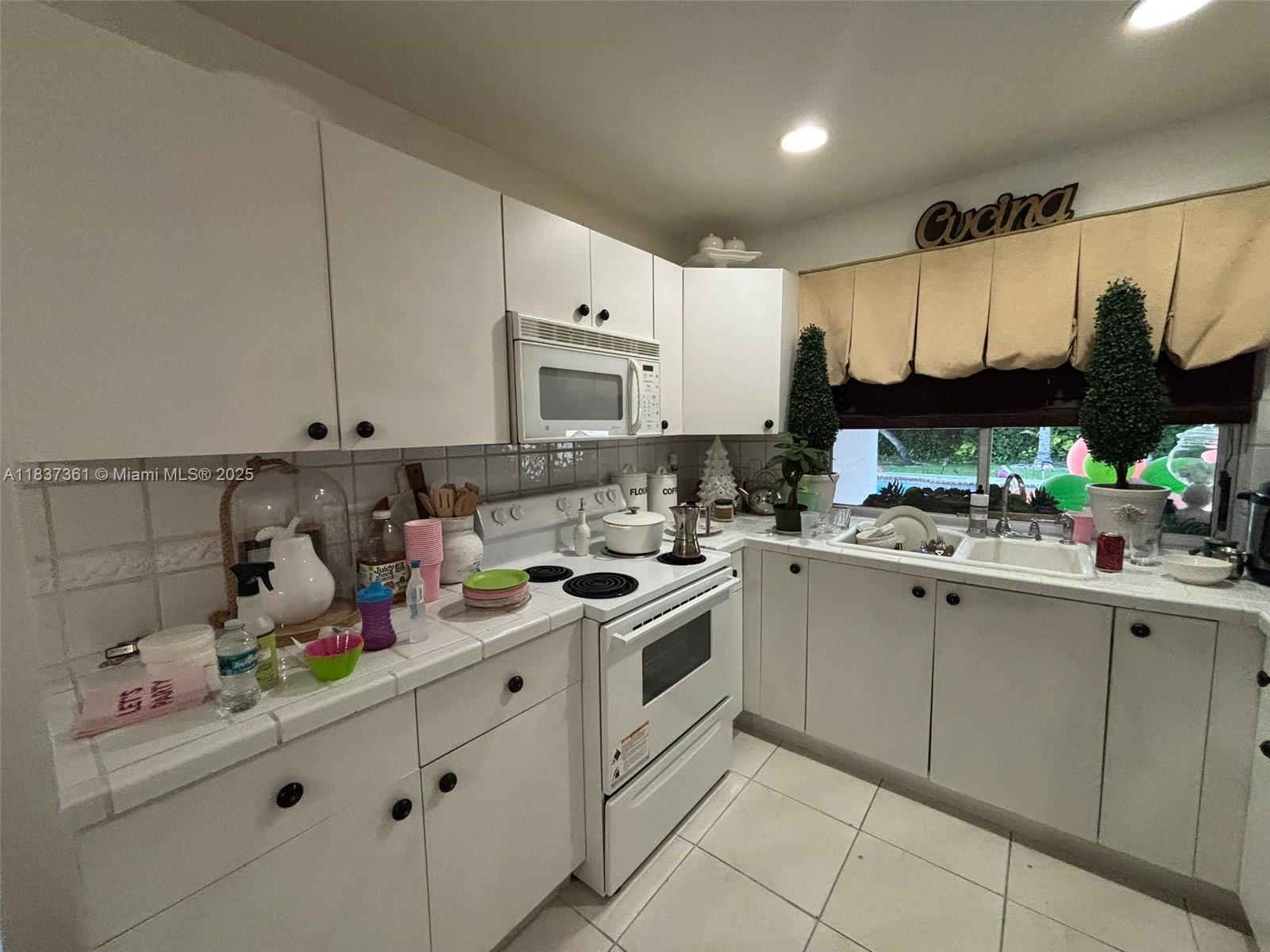 Ver detalles 14351 4 / 2 2495 sq. ft. $ 2025-07-23 0 foto