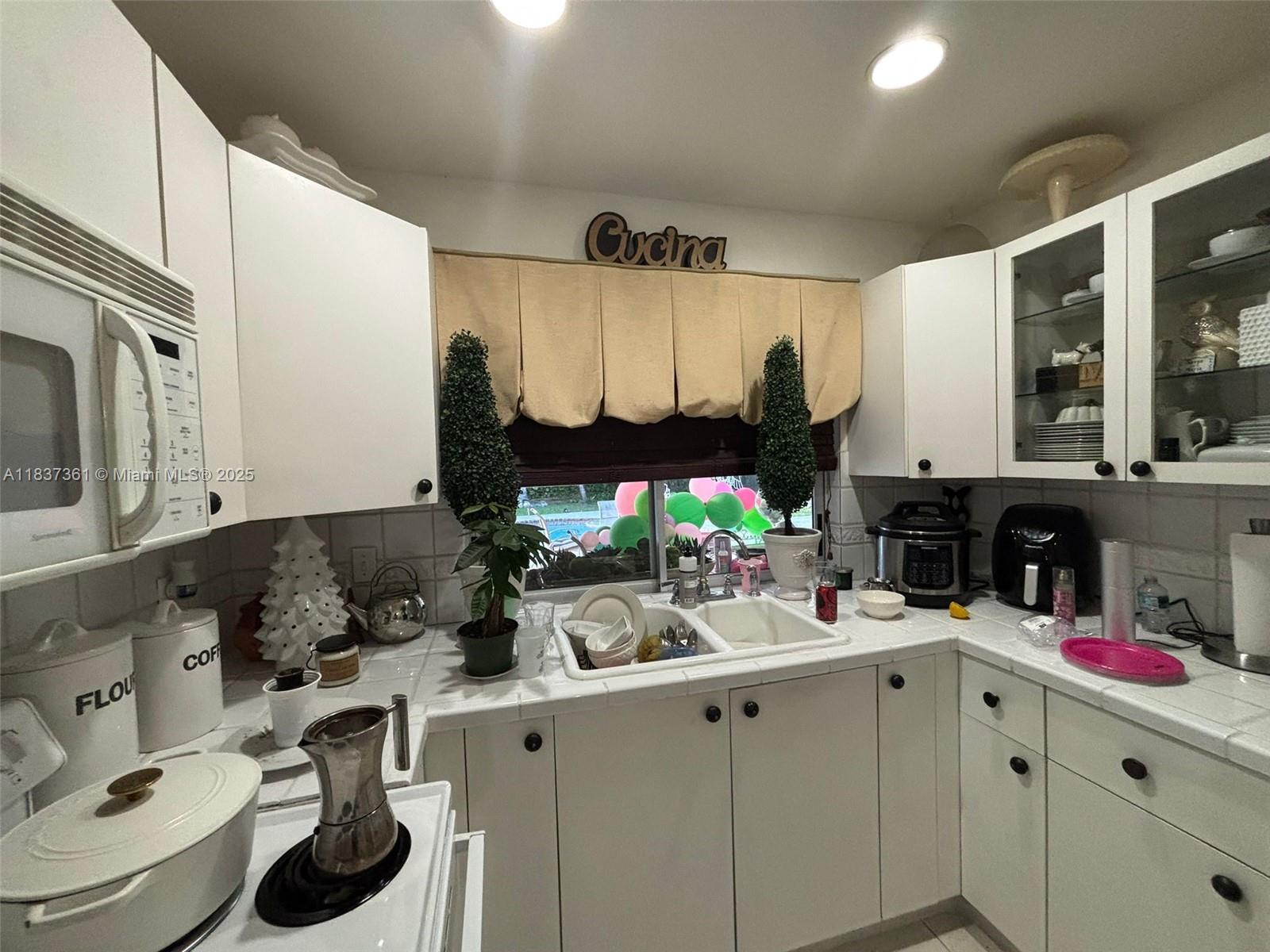 Ver detalles 14351 4 / 2 2495 sq. ft. $ 2025-07-23 0 foto