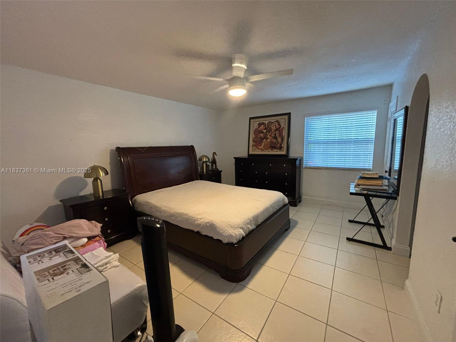 Ver detalles 14351 4 / 2 2495 sq. ft. $ 2025-07-23 0 foto