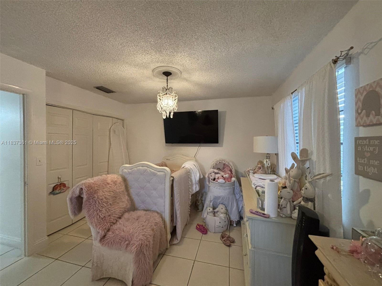 Ver detalles 14351 4 / 2 2495 sq. ft. $ 2025-07-23 0 foto