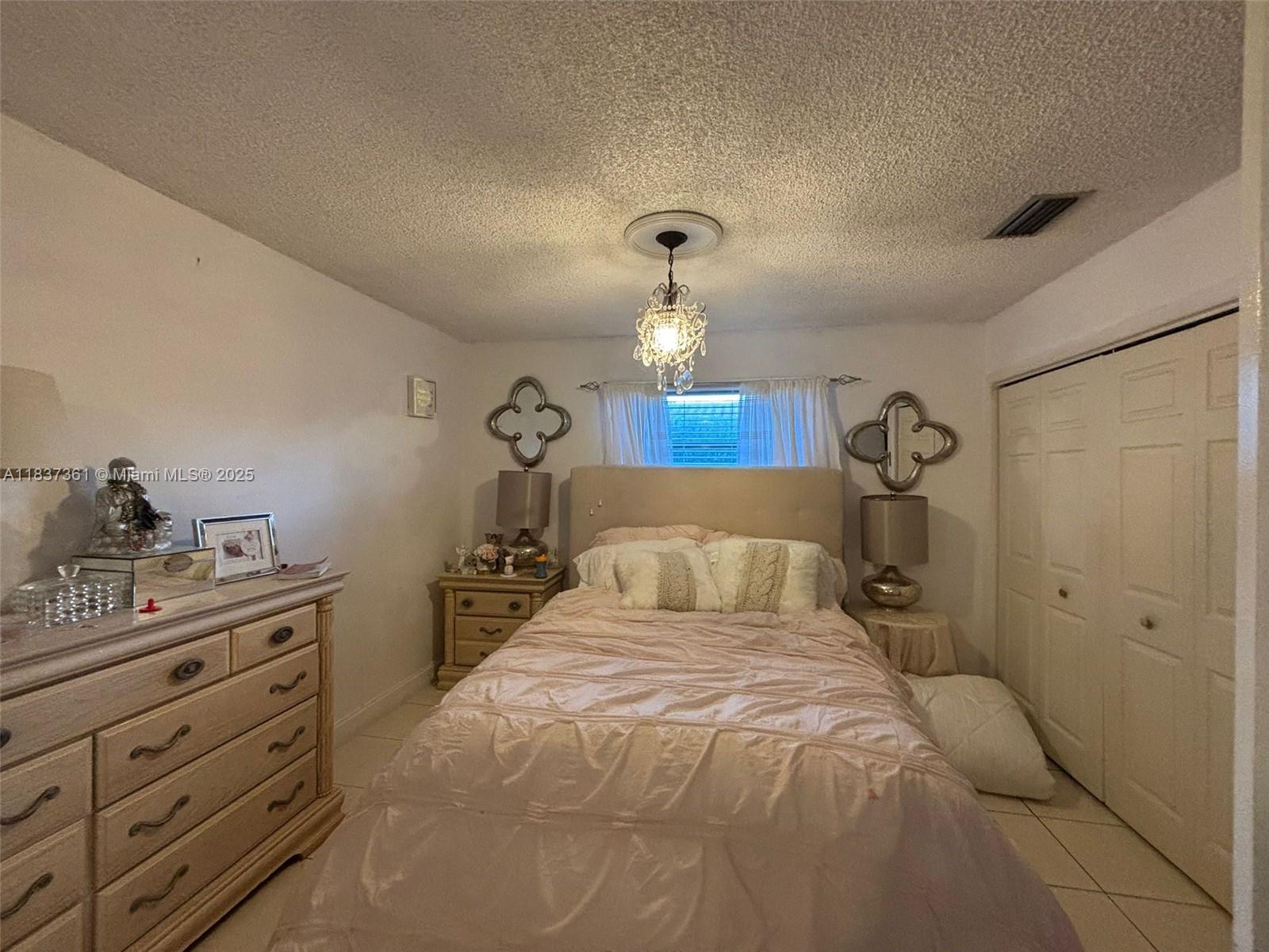 Ver detalles 14351 4 / 2 2495 sq. ft. $ 2025-07-23 0 foto