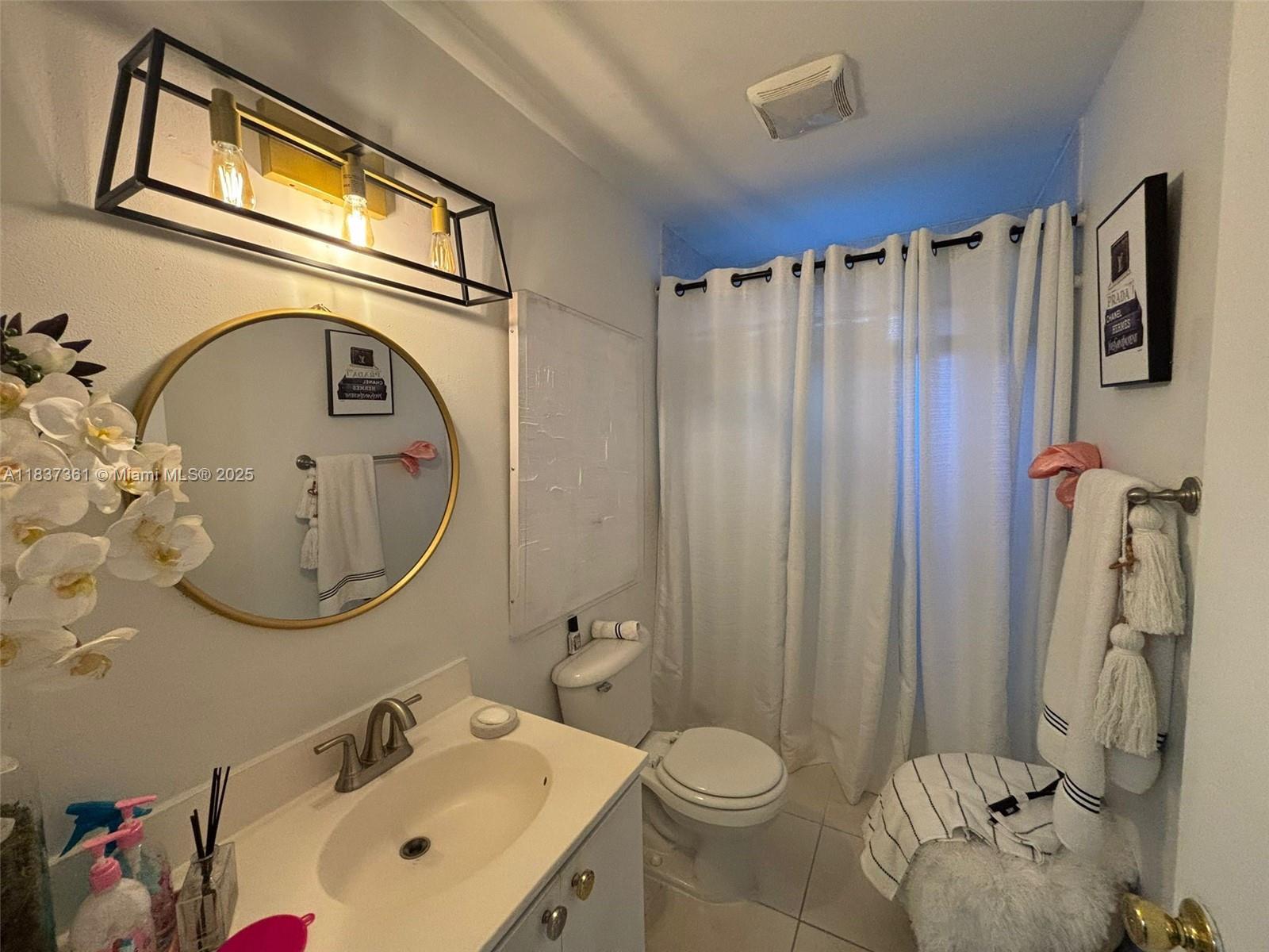Ver detalles 14351 4 / 2 2495 sq. ft. $ 2025-07-23 0 foto