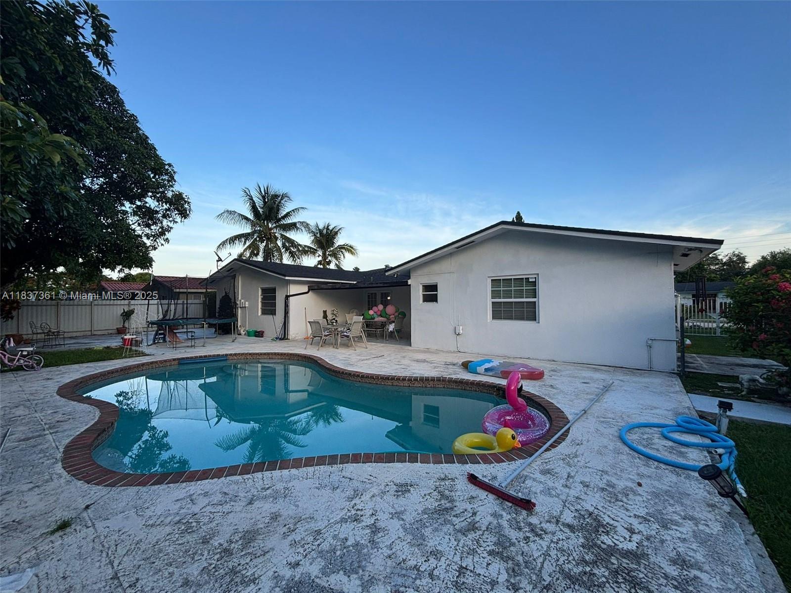 Ver detalles 14351 4 / 2 2495 sq. ft. $ 2025-07-23 0 foto