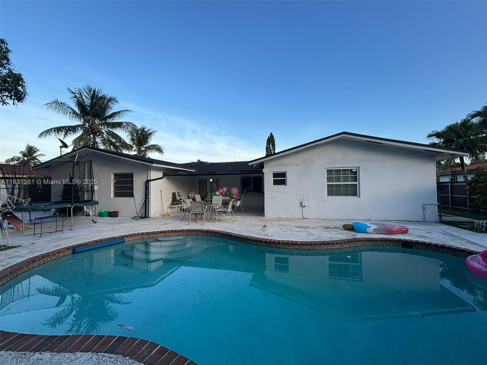 Ver detalles 14351 4 / 2 2495 sq. ft. $ 2025-07-23 0 foto