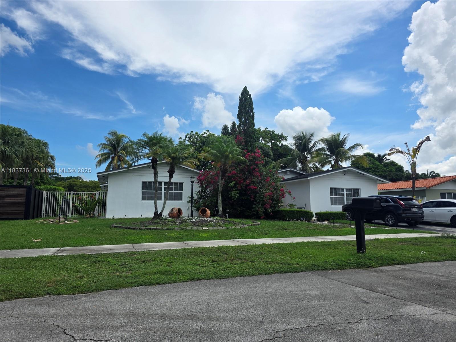 Ver detalles 14351 4 / 2 2495 sq. ft. $ 2025-07-23 0 foto