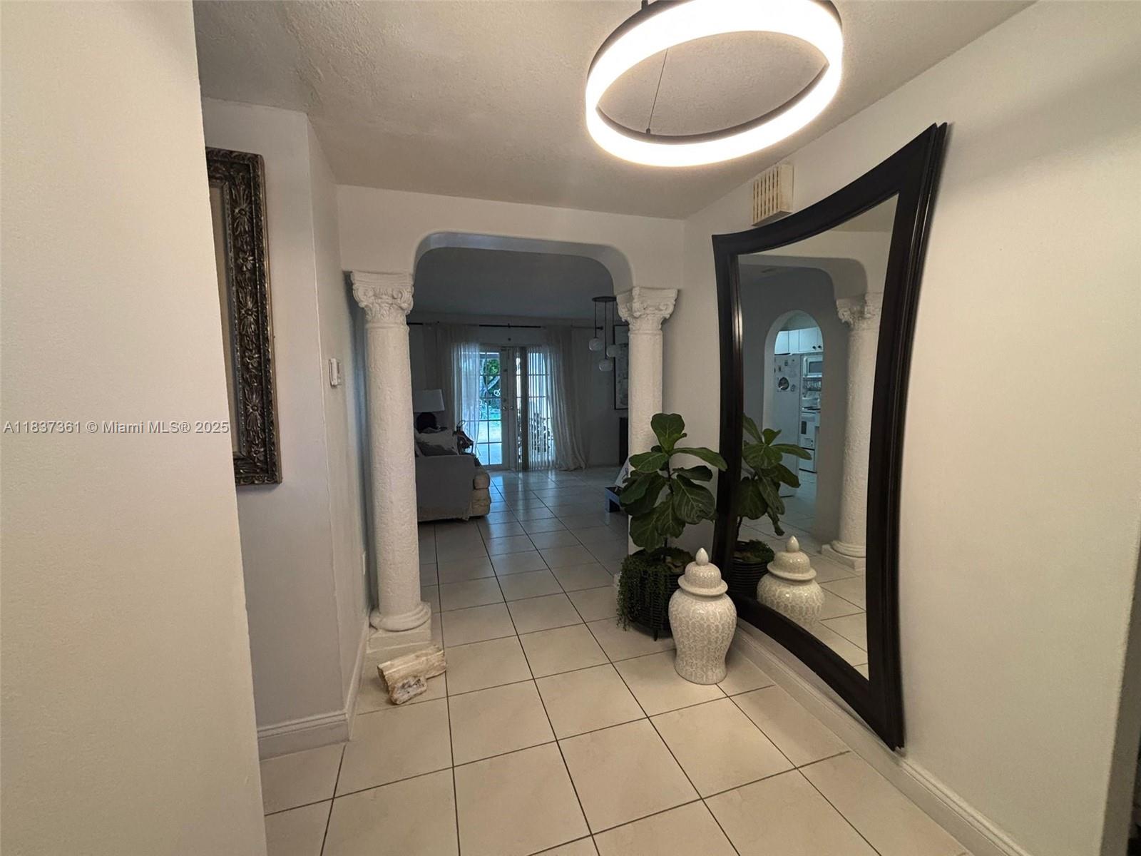Ver detalles 14351 4 / 2 2495 sq. ft. $ 2025-07-23 0 foto