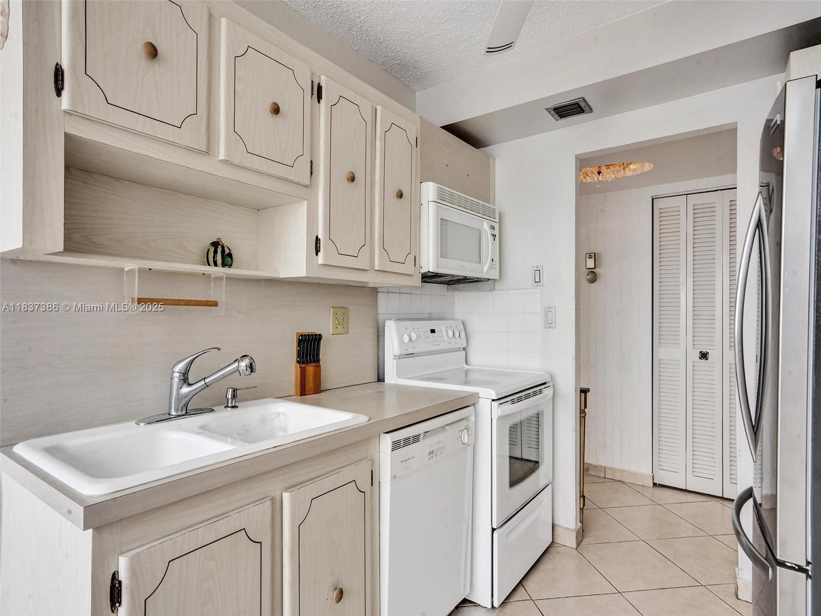 Photo of 1833 Ocean Dr #1511, Hallandale Beach, Florida, 33009 -