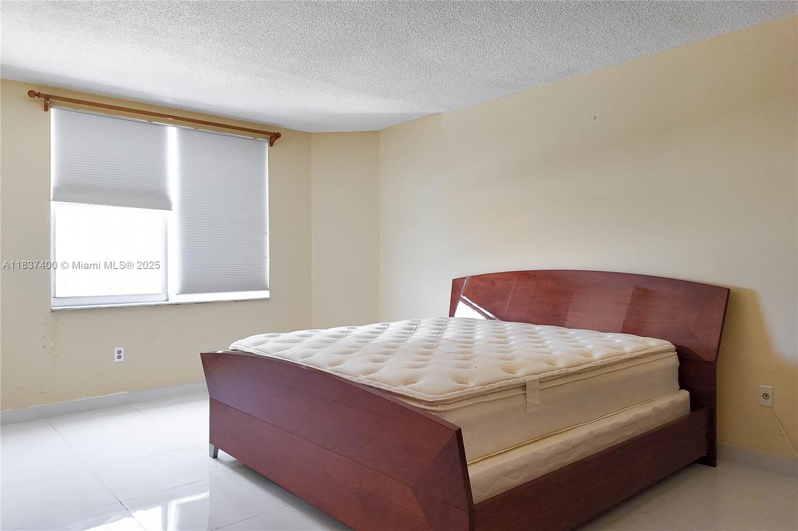 See details 3G 2 / 2 1240 sq. ft. $ 2025-07-09 0 Photo