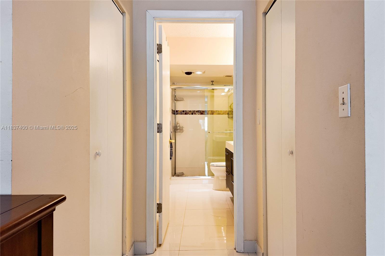 See details 3G 2 / 2 1240 sq. ft. $ 2025-07-09 0 Photo
