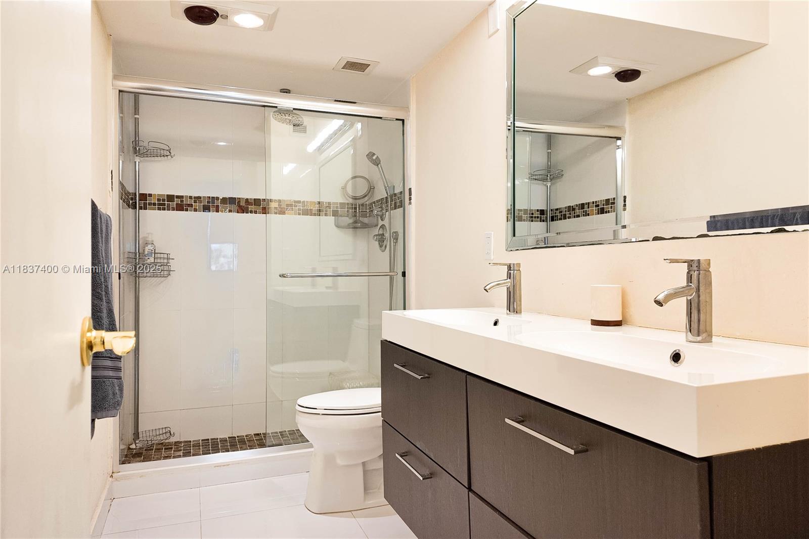 See details 3G 2 / 2 1240 sq. ft. $ 2025-07-09 0 Photo