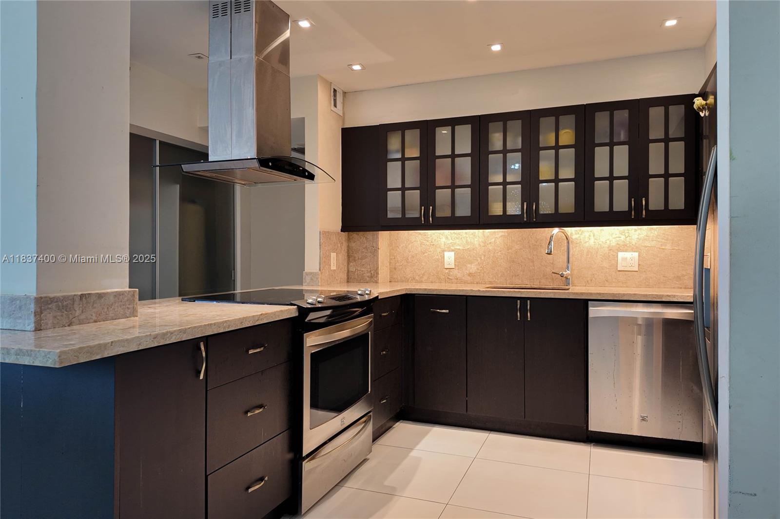 See details 3G 2 / 2 1240 sq. ft. $ 2025-07-09 0 Photo