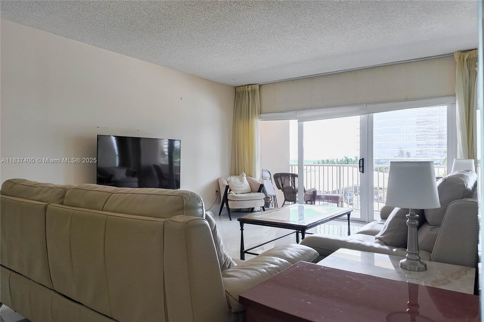 See details 3G 2 / 2 1240 sq. ft. $ 2025-07-09 0 Photo