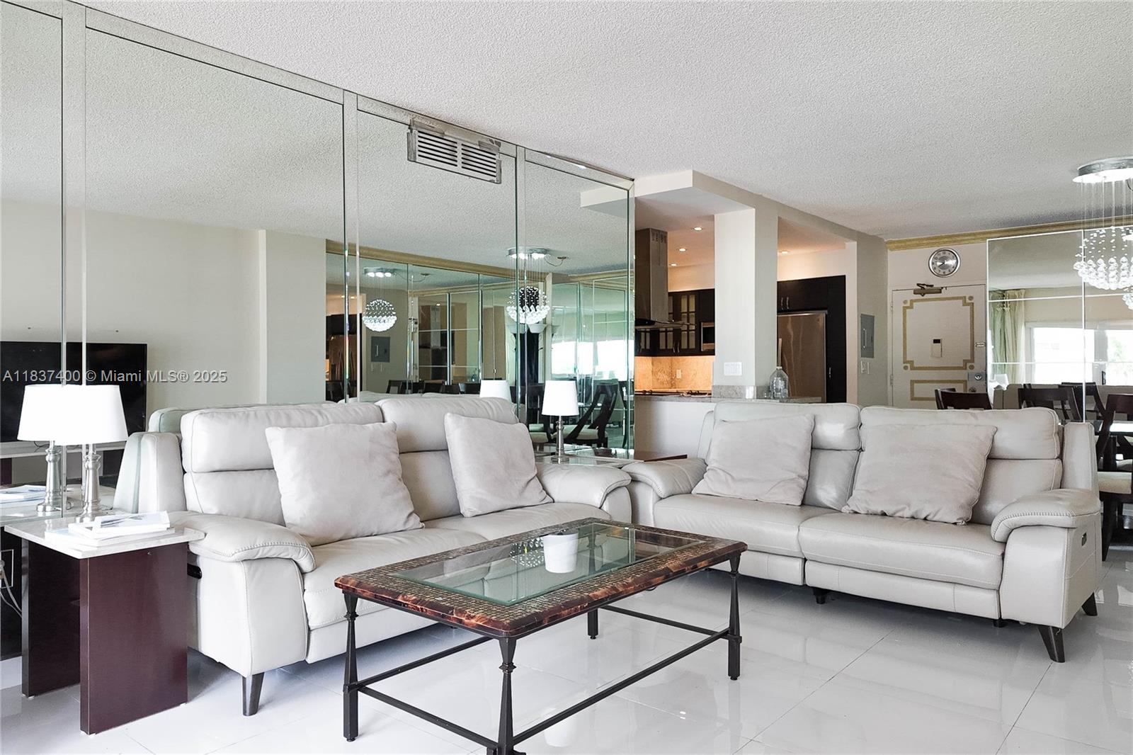 See details 3G 2 / 2 1240 sq. ft. $ 2025-07-09 0 Photo