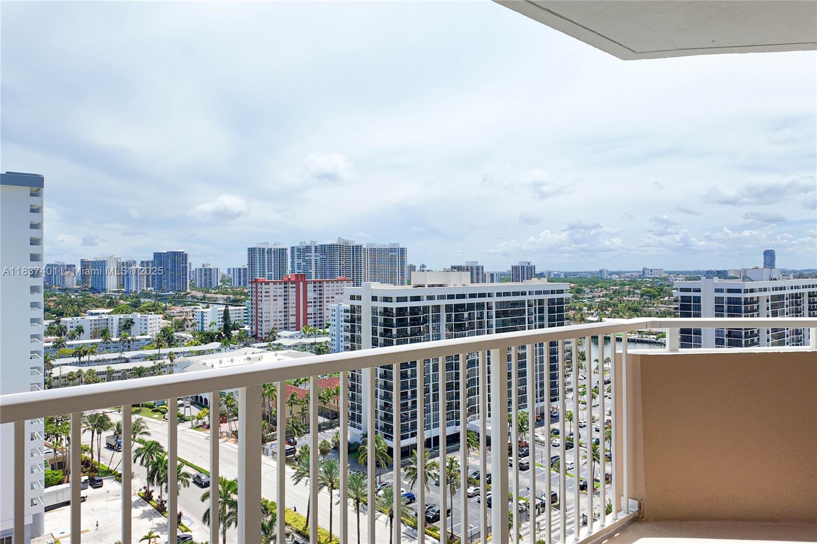 See details 17L 1 / 2 870 sq. ft. $ 2025-07-15 0 Photo