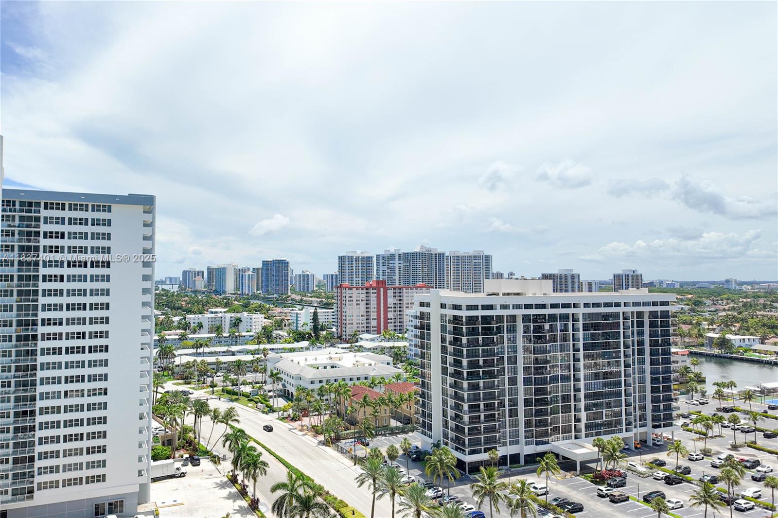 See details 17L 1 / 2 870 sq. ft. $ 2025-07-15 0 Photo