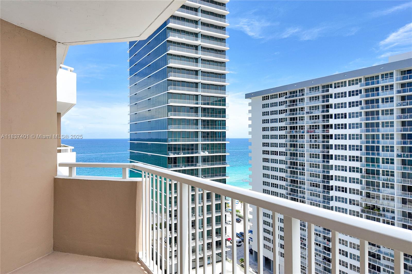 See details 17L 1 / 2 870 sq. ft. $ 2025-07-15 0 Photo