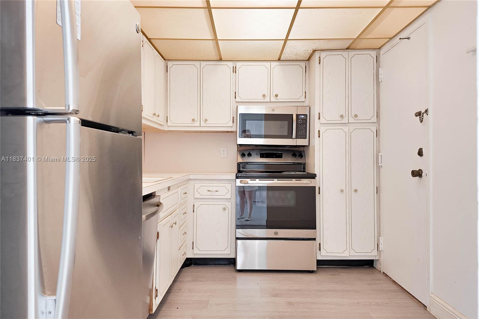 See details 17L 1 / 2 870 sq. ft. $ 2025-07-15 0 Photo
