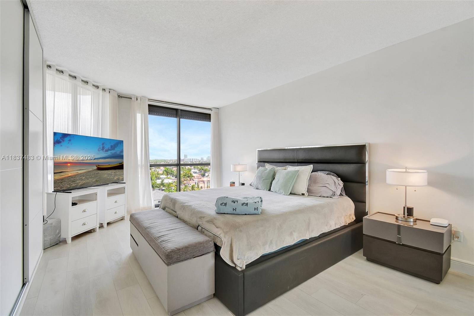 Ver detalles 808 2 / 2 1560 sq. ft. $ 2025-07-09 0 foto