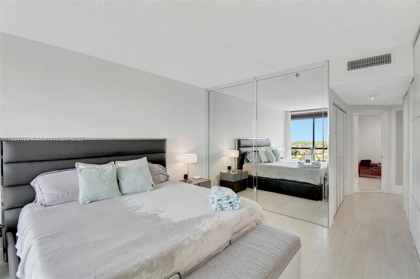 Ver detalles 808 2 / 2 1560 sq. ft. $ 2025-07-09 0 foto