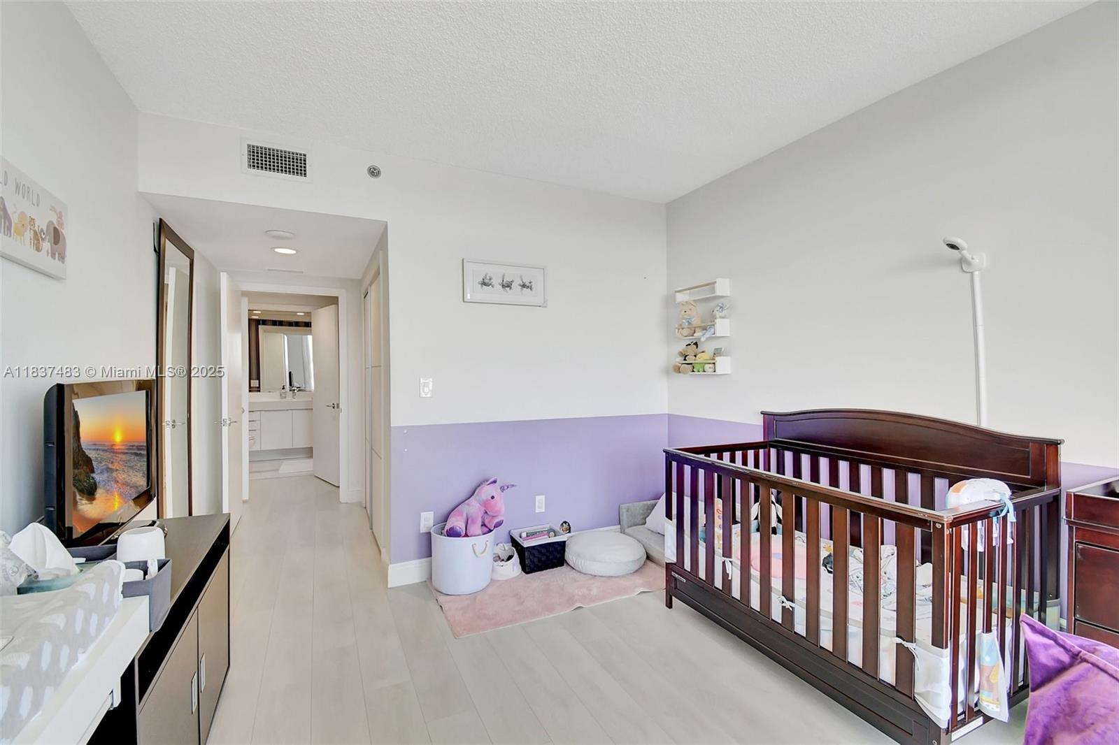 Ver detalles 808 2 / 2 1560 sq. ft. $ 2025-07-09 0 foto