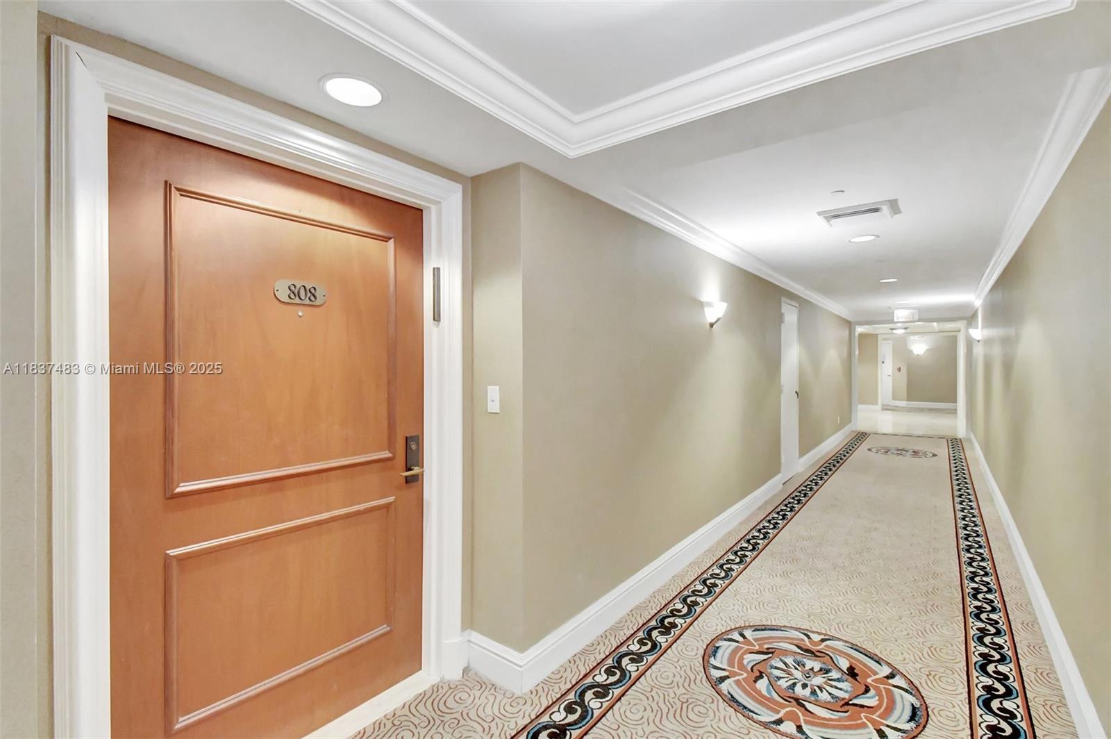 Ver detalles 808 2 / 2 1560 sq. ft. $ 2025-07-09 0 foto