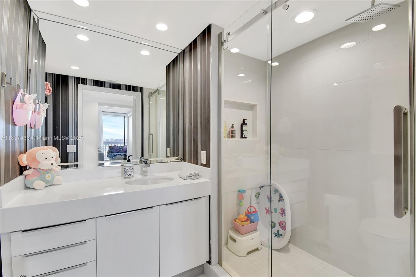 Ver detalles 808 2 / 2 1560 sq. ft. $ 2025-07-09 0 foto