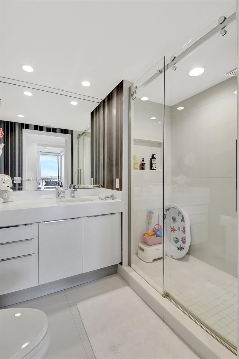 Ver detalles 808 2 / 2 1560 sq. ft. $ 2025-07-09 0 foto